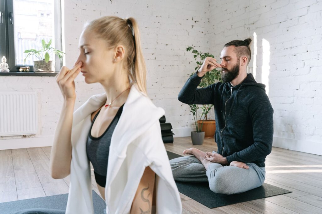 Vědomé dýchání dvou jogínů
